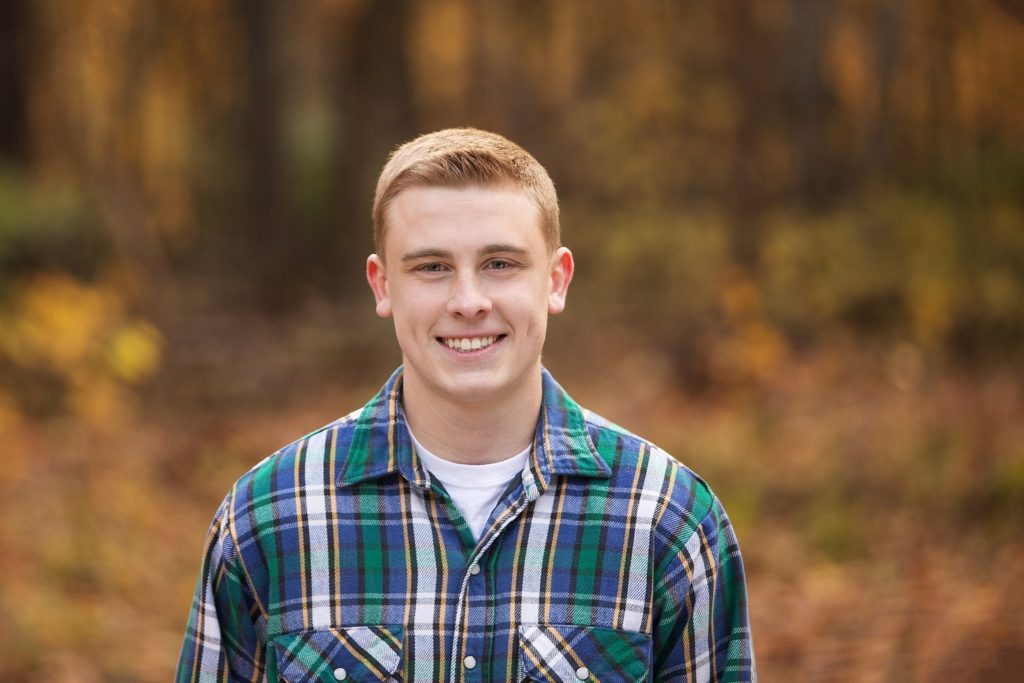 senior picture with plaid flannel
