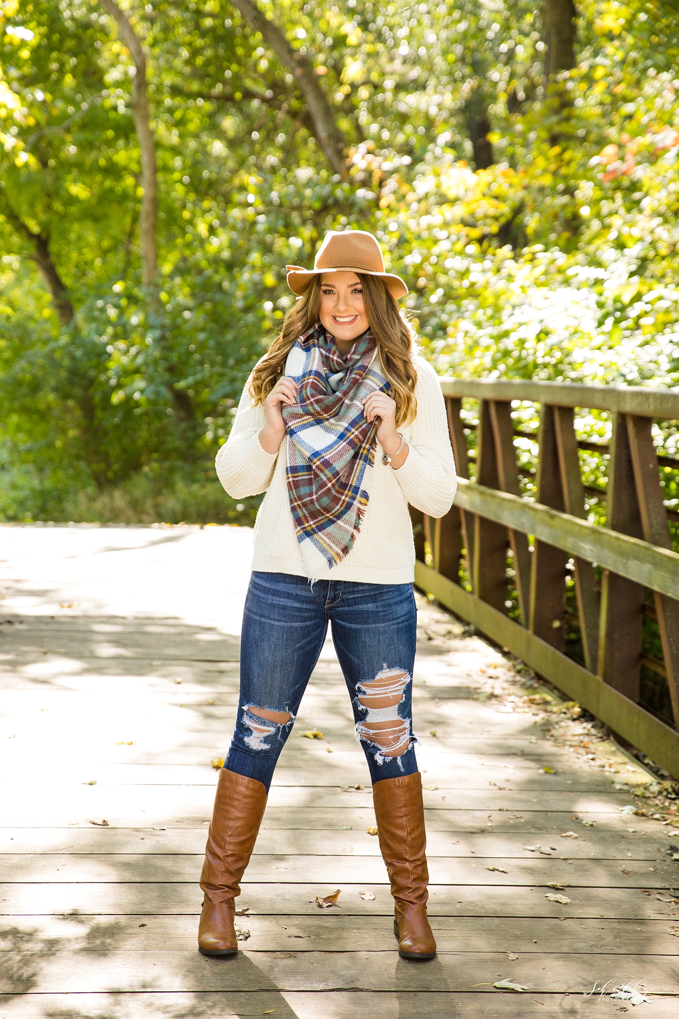 fall senior picture outfits for girls