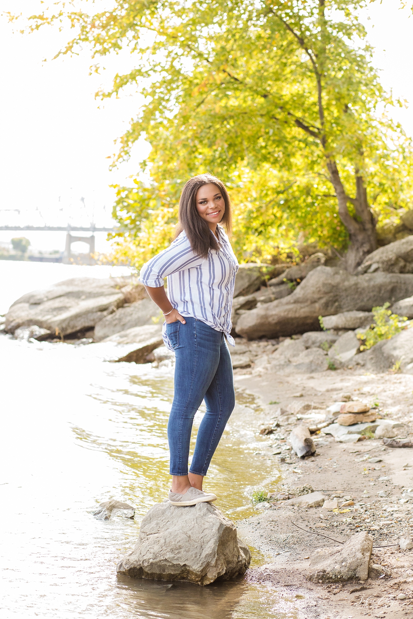 senior pictures by the Illinois river