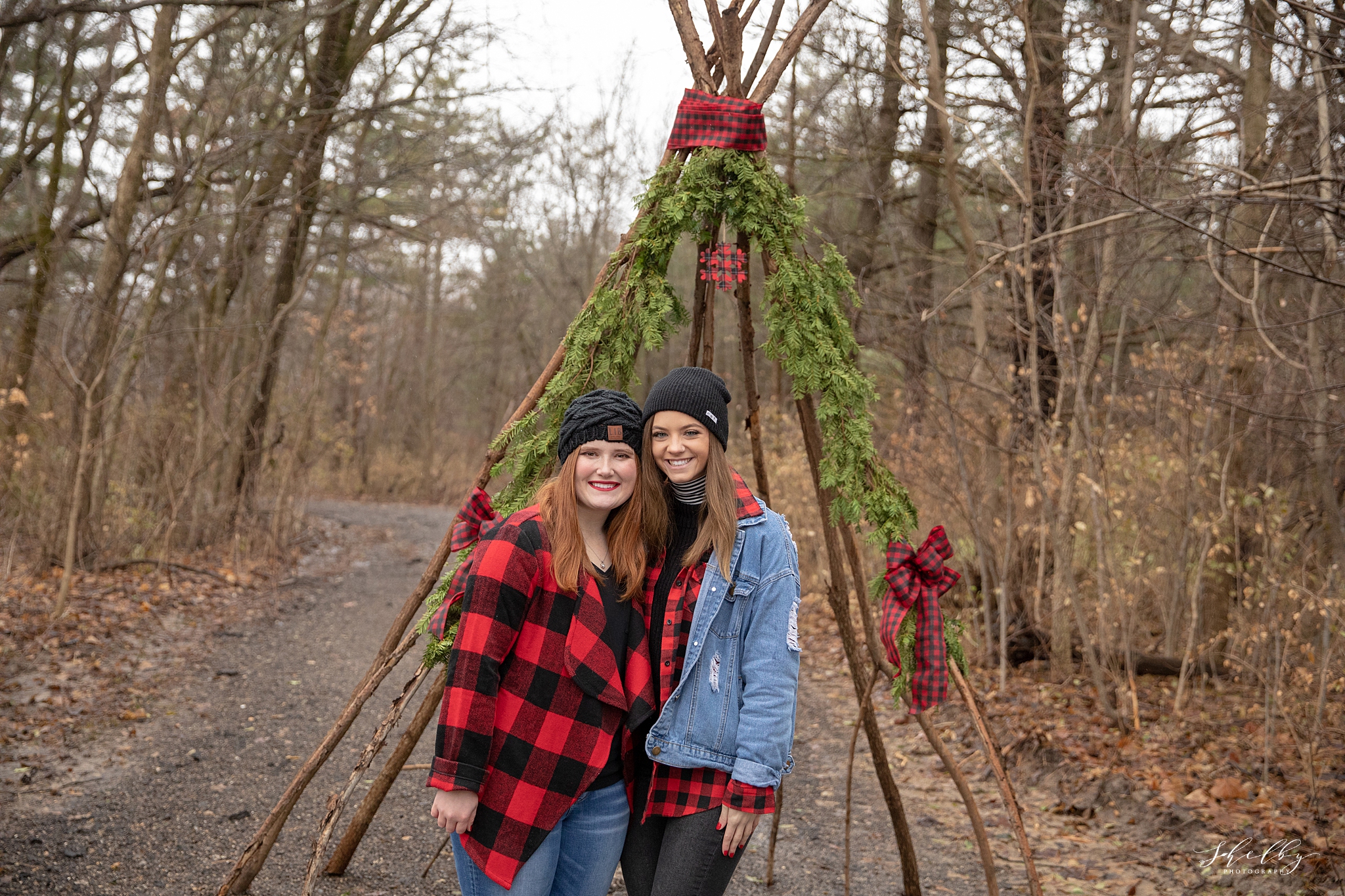 A Buffalo Plaid Christmas inspired sesh with the Class of 2019 Shelby  Seniors